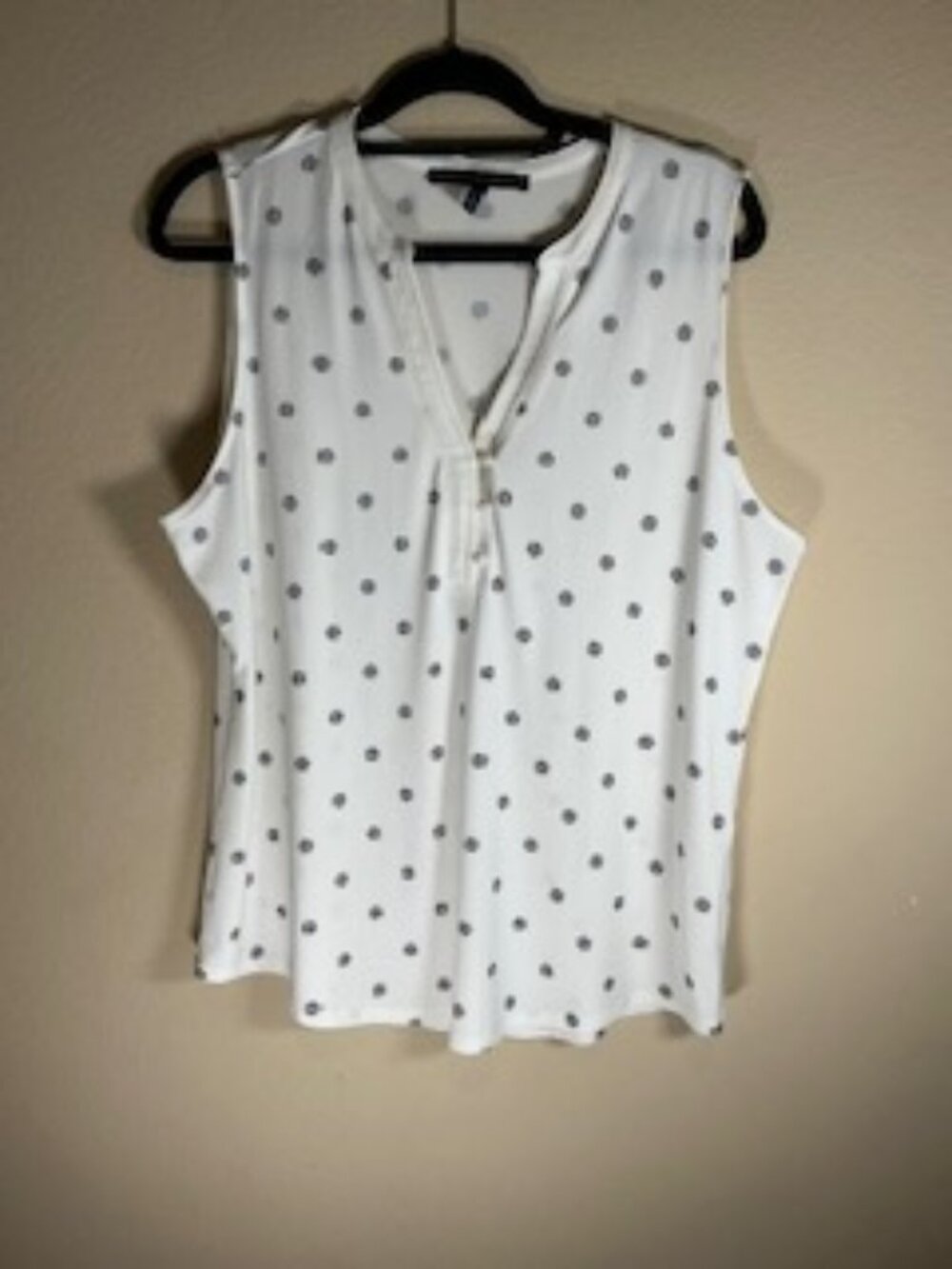 White House Black Market Women's Sleeveless Blouse,  Size XL
